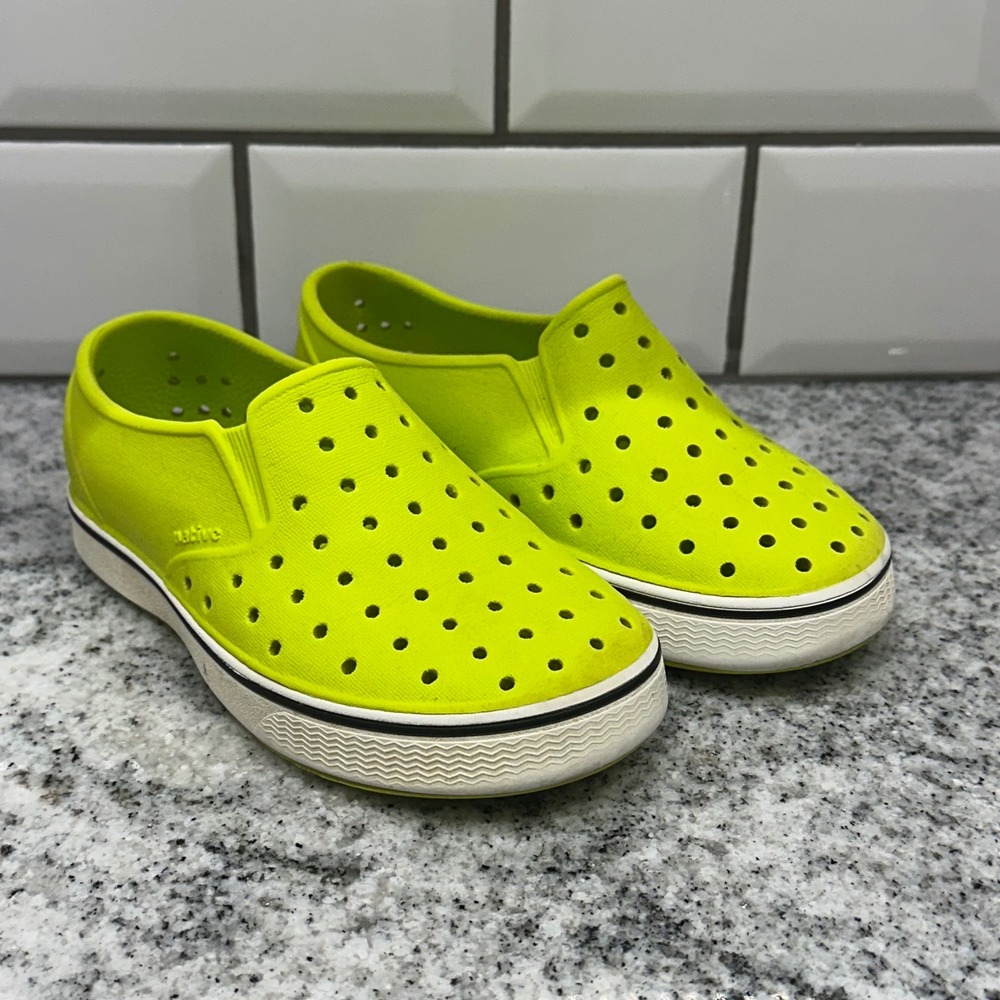 Native Kids C10 Miles Slip On Sneakers Lime Green Perforated Water Shoes‎ Summer